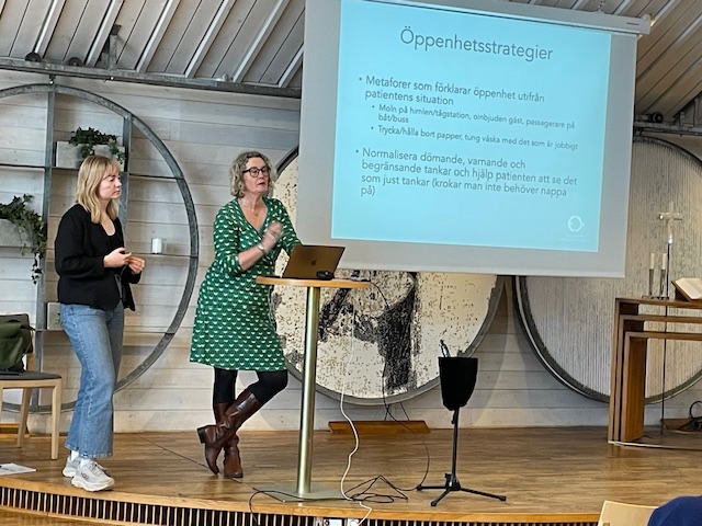 Åsa Dufmats och Julia Eriksson för Psykologpartners utbildar Region Jönköping i Acceptance and Commitment Therapy (ACT)