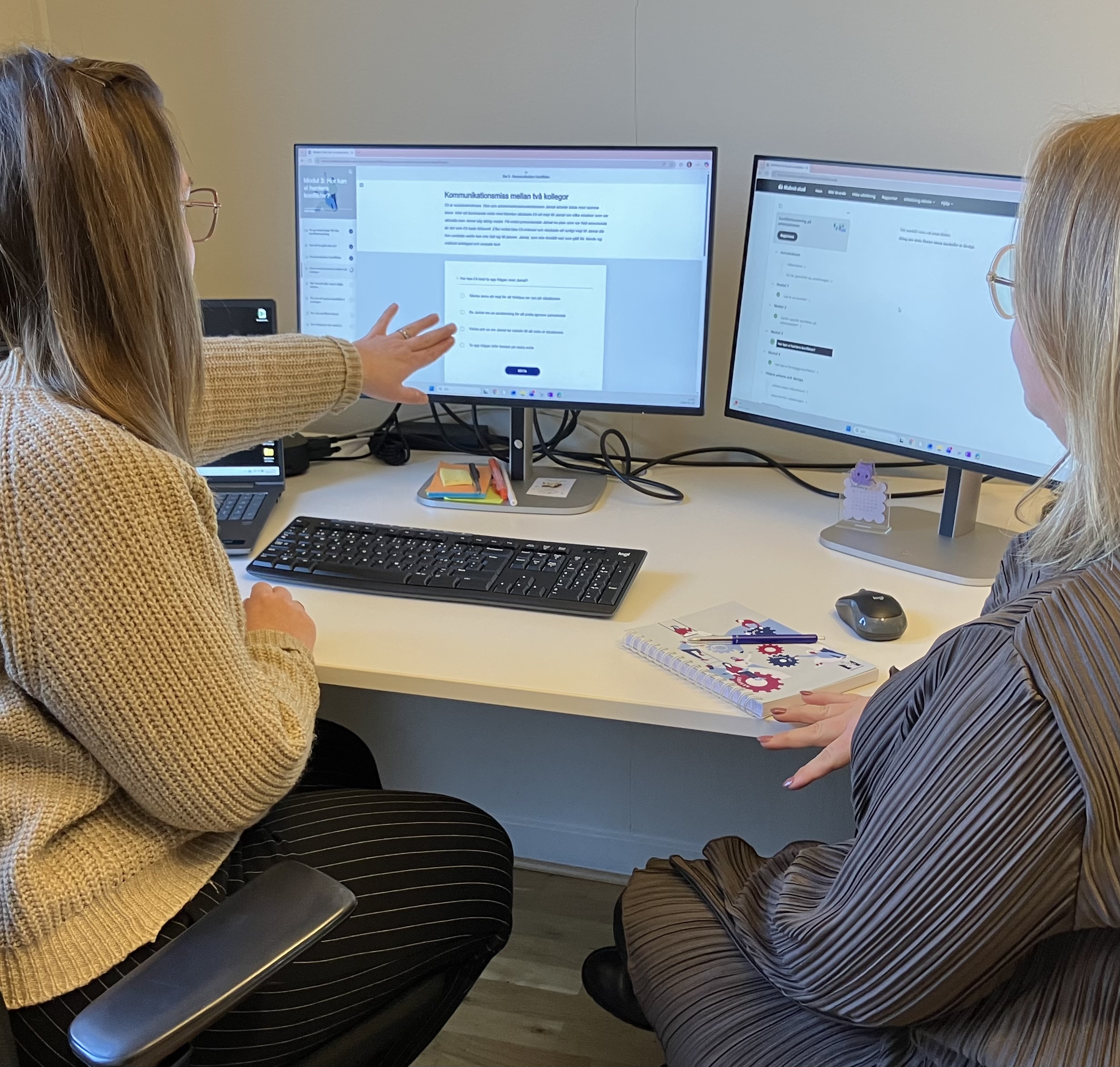 Medarbetare på Malmö stad arbetar med e-utbildning i konflikthantering utvecklad av Psykologpartners