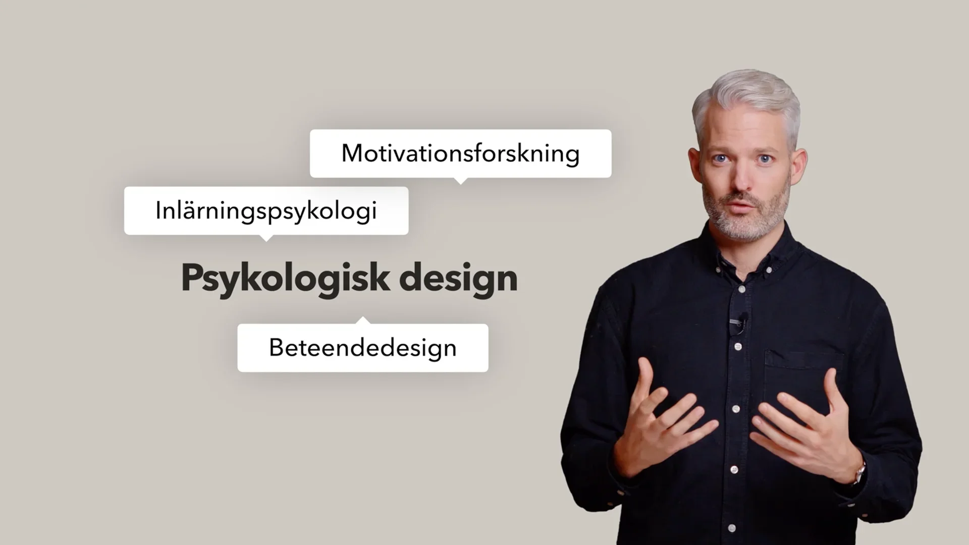 Skärmbild från introduktionsfilm om Psykologisk design. Affärsområdeschef Johan Edbacken berättar.
